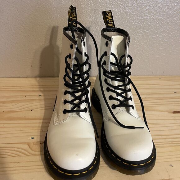 Women's Dr Martens 1460 Size 7 White Lace Up Boots Smooth Leather - Picture 2 of 8